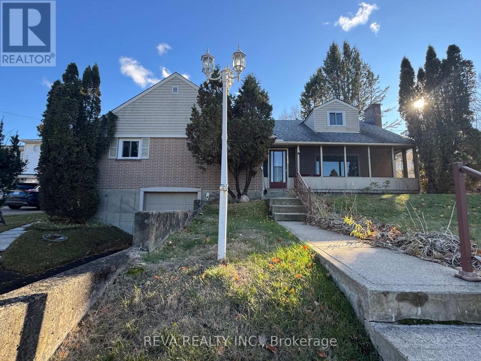 139 BRIDGE STREET W in