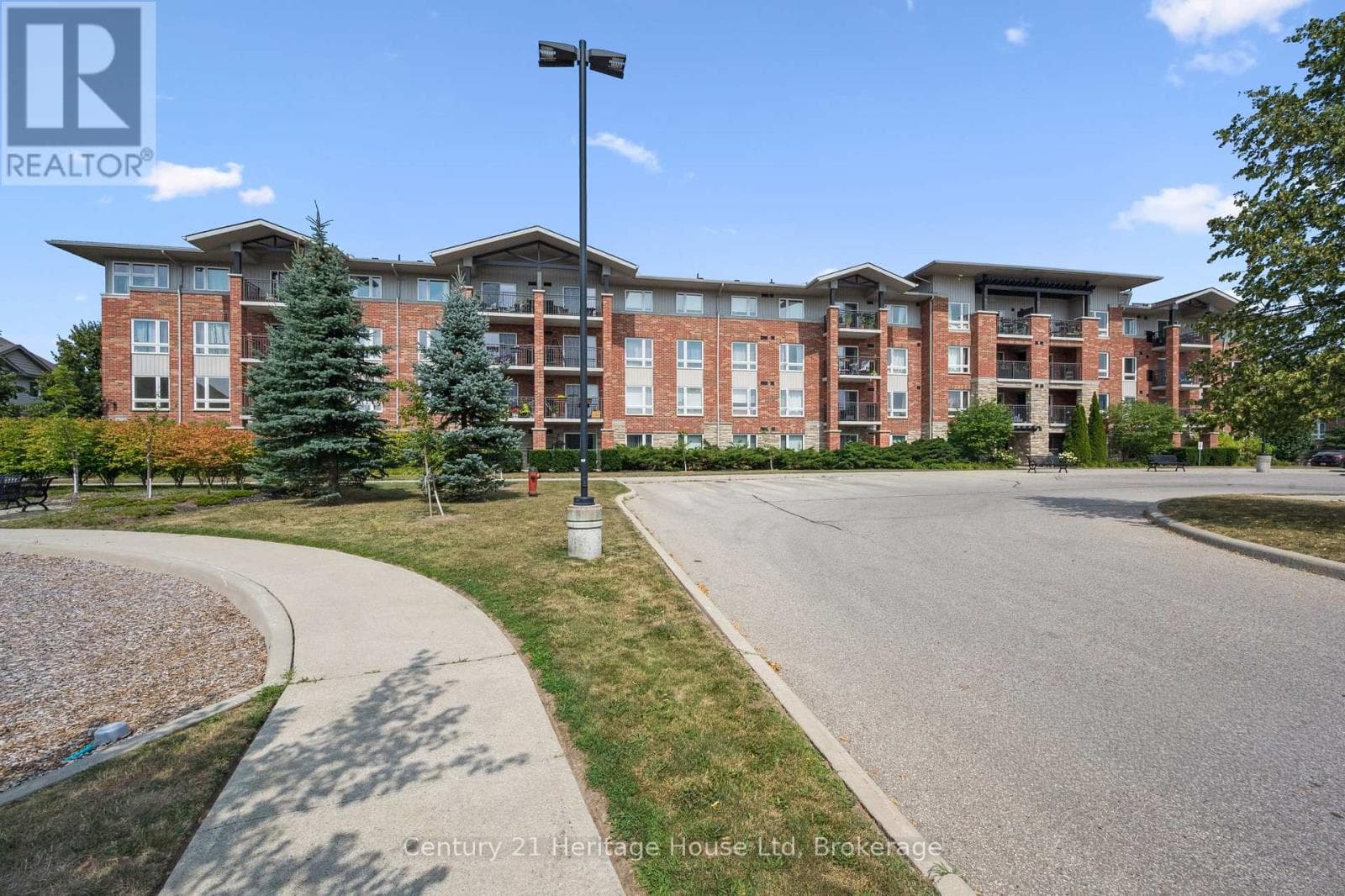 206 - 60 LYNNMORE STREET in