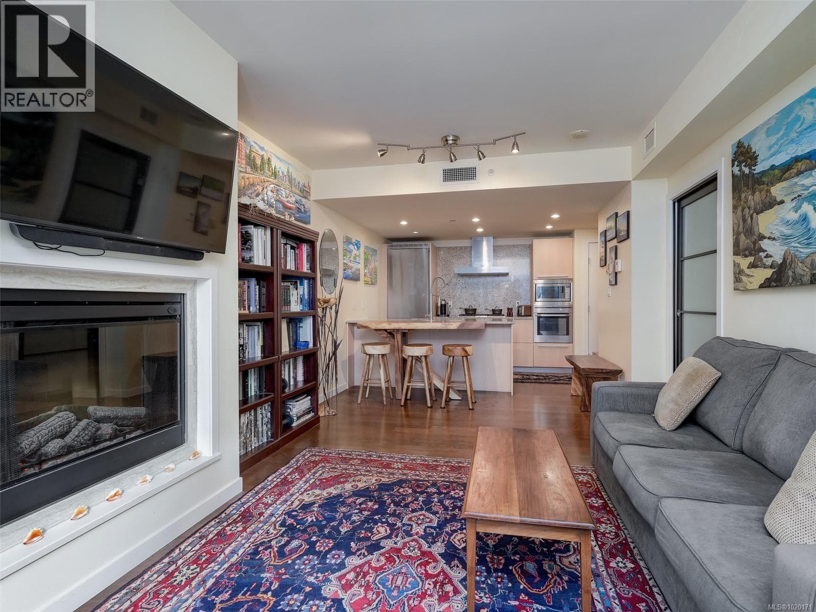 403 708 Burdett Ave in Downtown