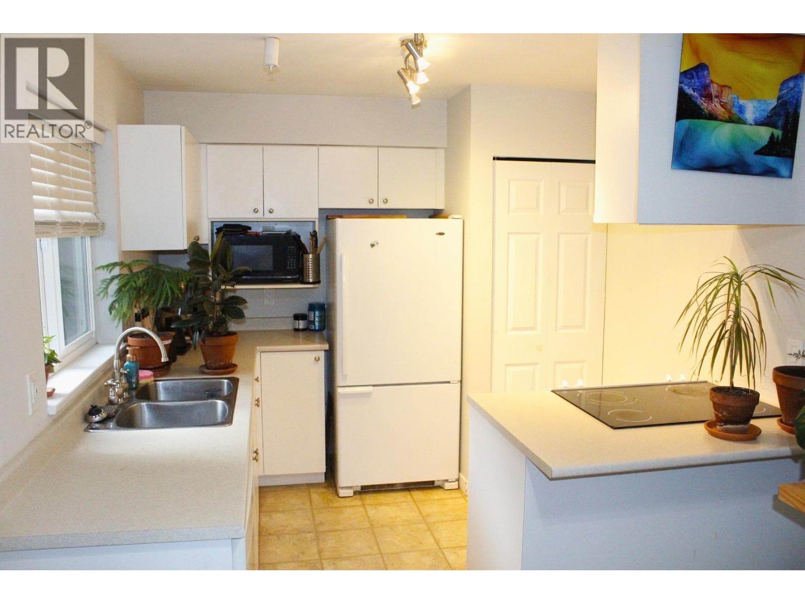 B108 40120 WILLOW CRESCENT in
