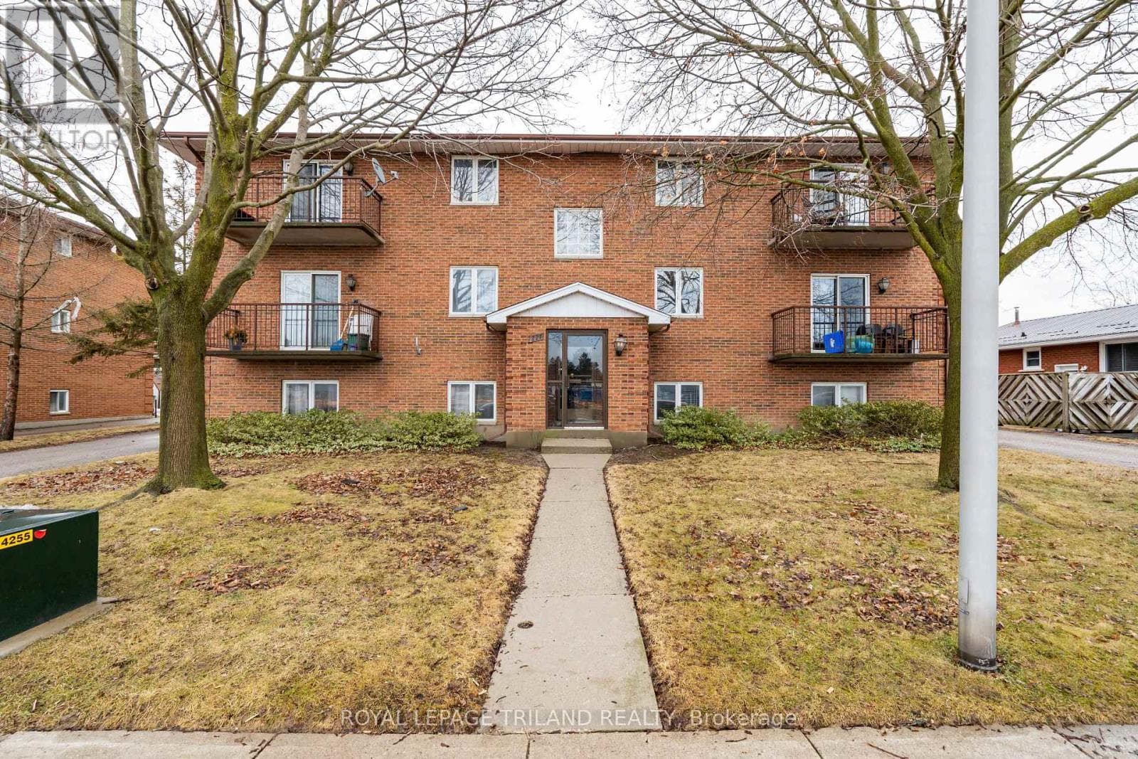 221 HIGHVIEW DRIVE in