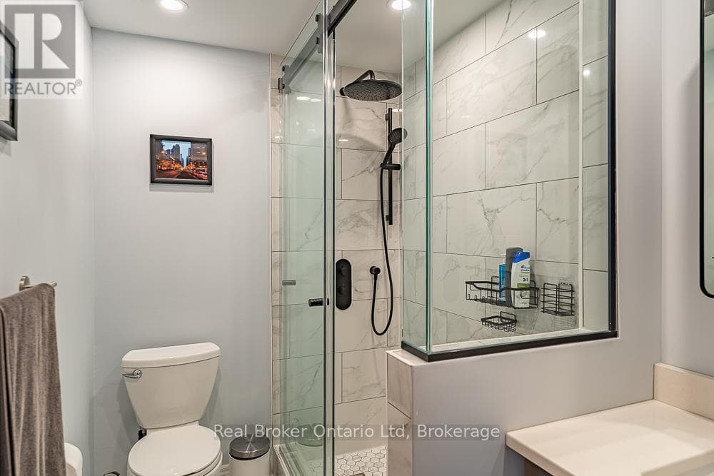 202 - 925 10TH AVENUE E in