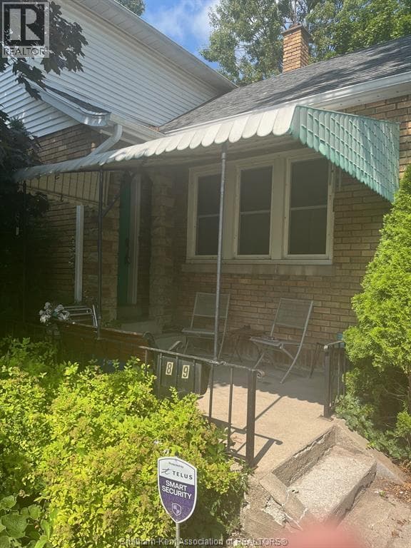 89 GLADSTONE AVENUE in