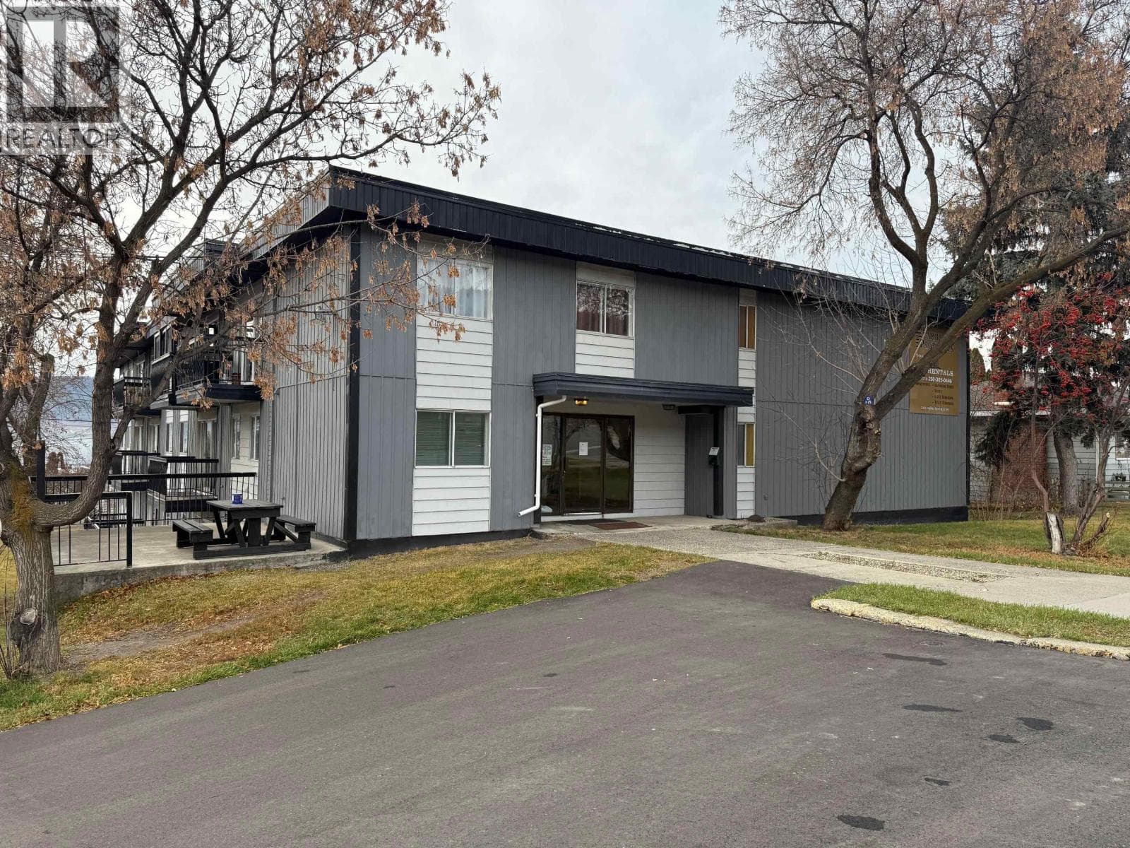 329 N NINTH AVENUE in