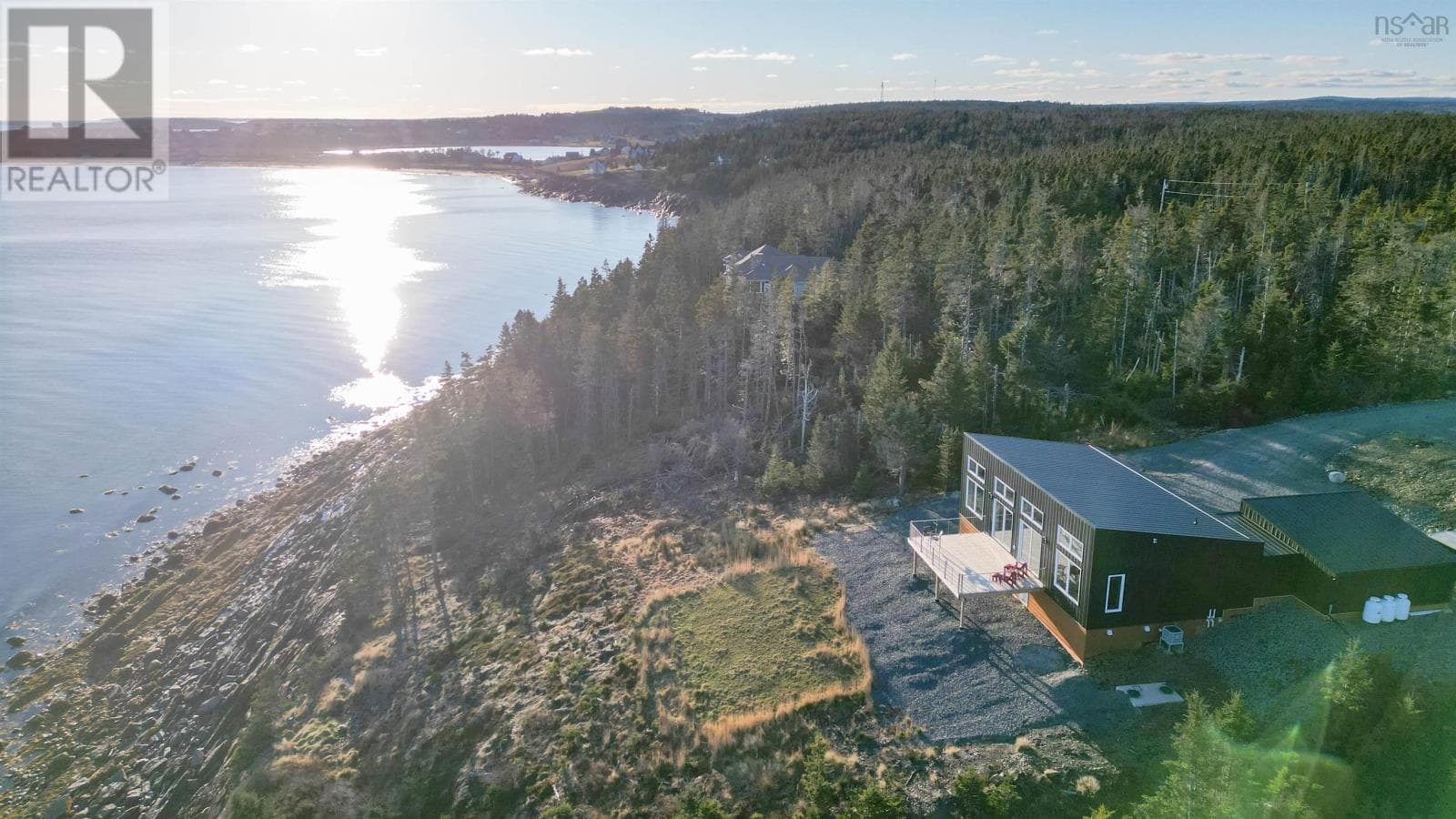 200 MIDDLE ROAD in