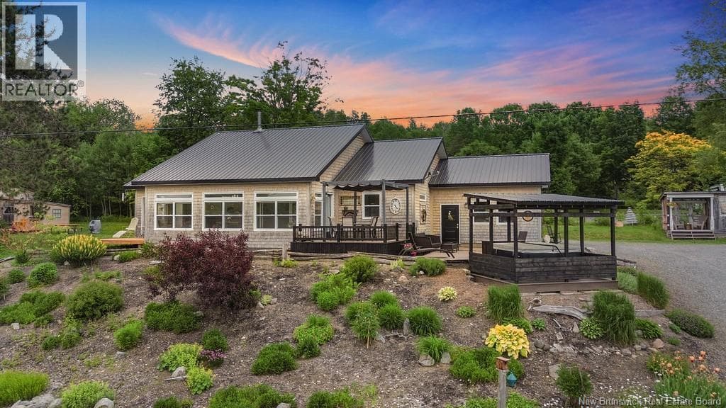31 HAWKSHAW ROAD in