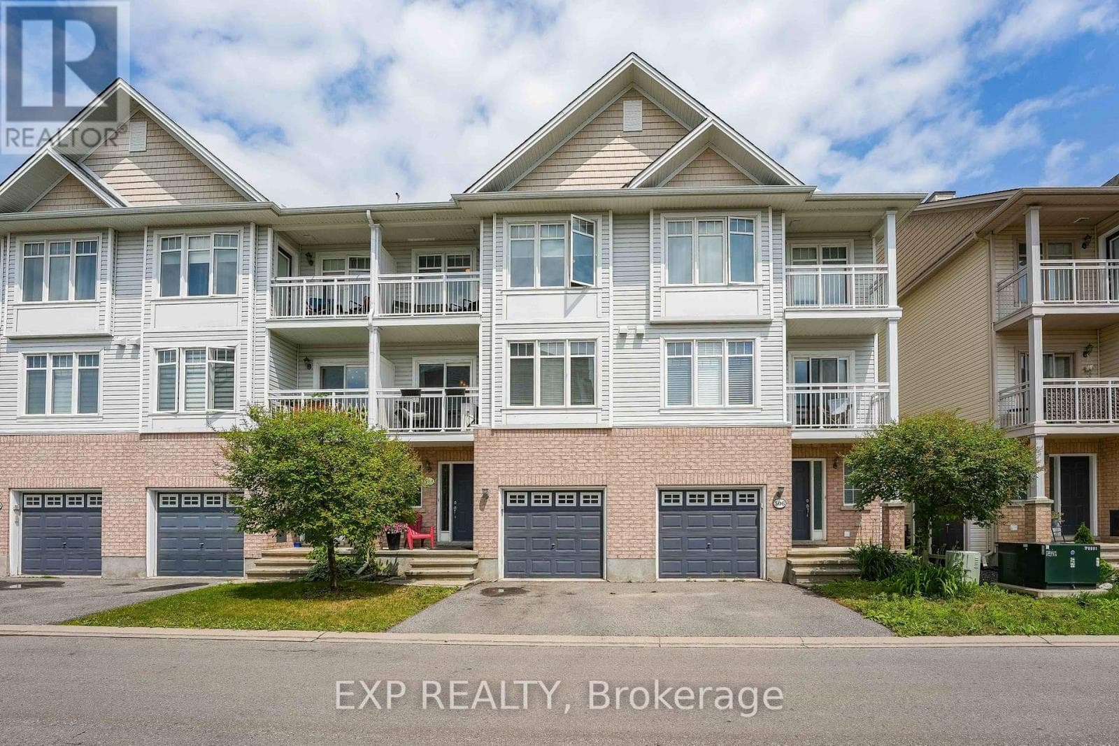504 BARHOLM PRIVATE in CHAPEL HILL SOUTH