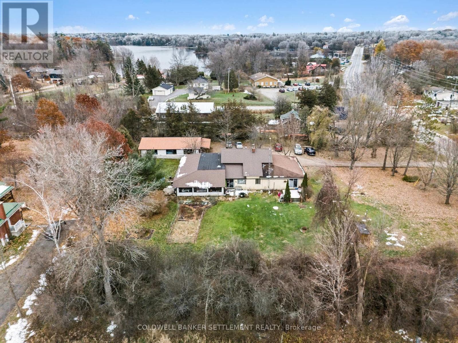 1092 RIDEAU FERRY ROAD in