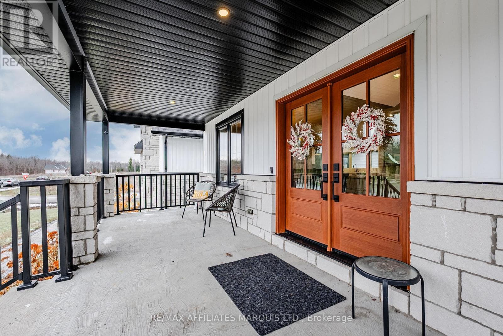 2 MEADOW LANE in