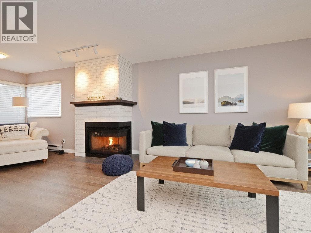 2136 EASTERN AVENUE in Central Lonsdale