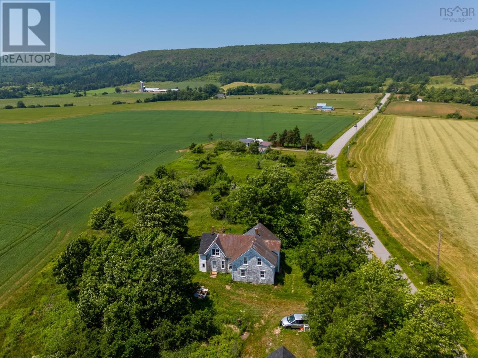 645 LEONARD ROAD in
