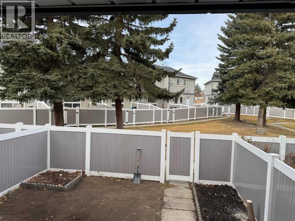 8, 220 Erin Mount Crescent SE in ERIN WOODS