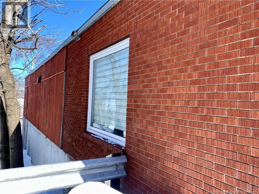 421 VICTORIA STREET in