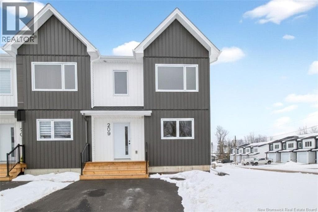 213 Donat Crescent in
