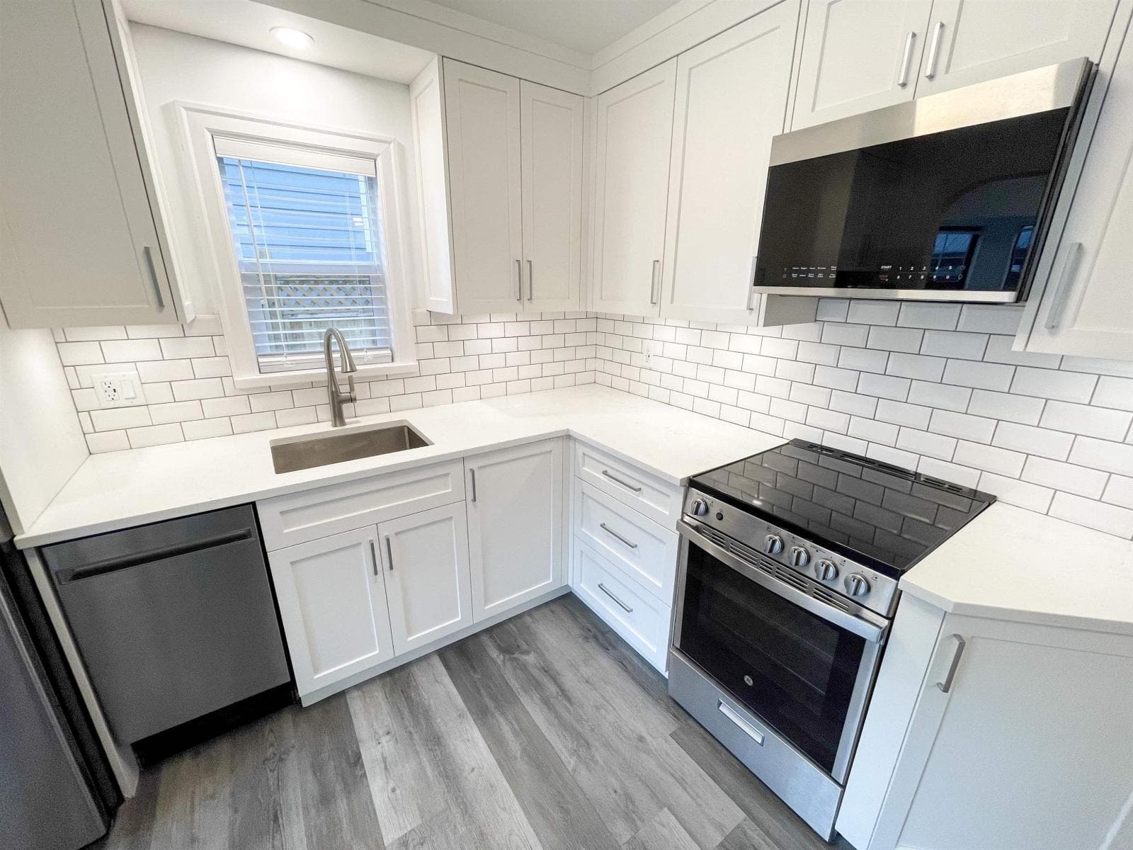 298 HEMLOCK STREET, Cultus Lake North in