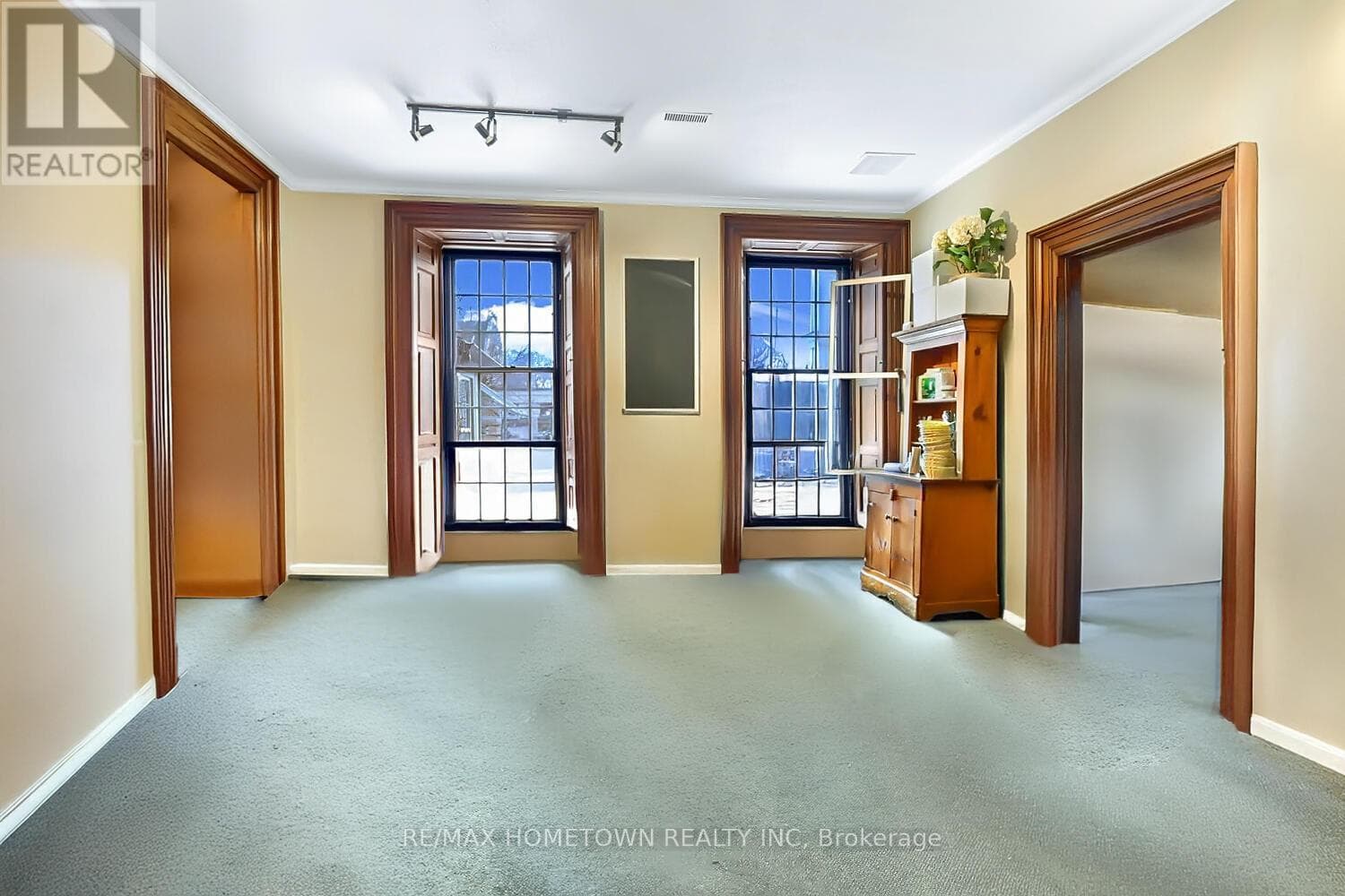64 KING STREET E in