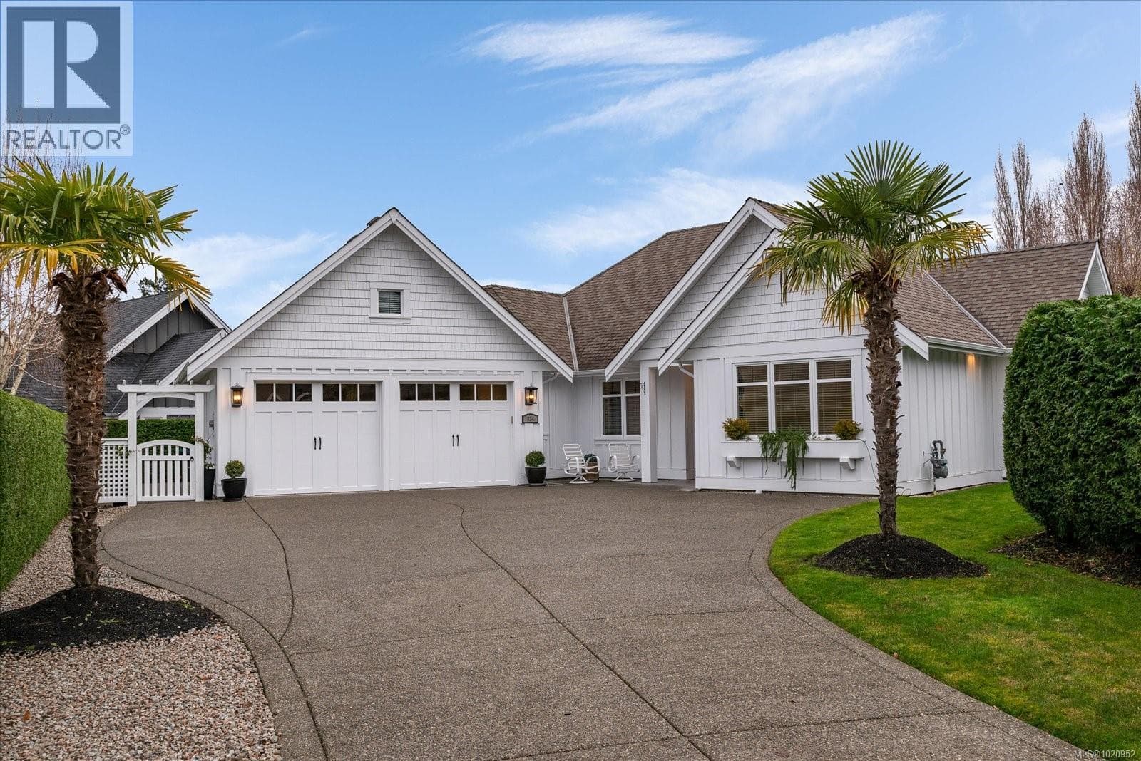 834 Bluffs Dr in