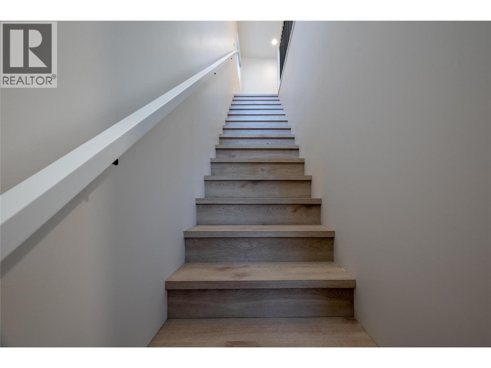 165 CHESTNUT AVENUE in North Shore
