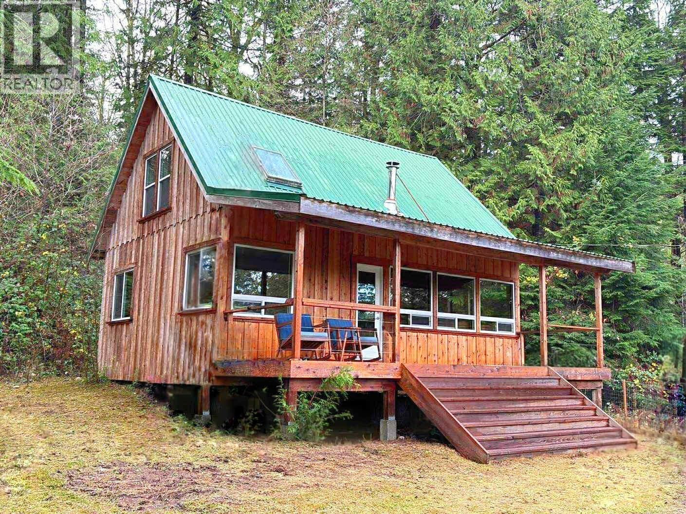 815 THE GROVE ROAD in