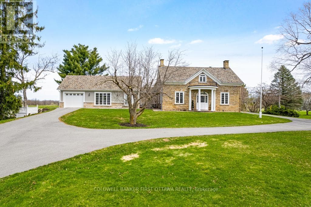 2638 RIDEAU FERRY ROAD in