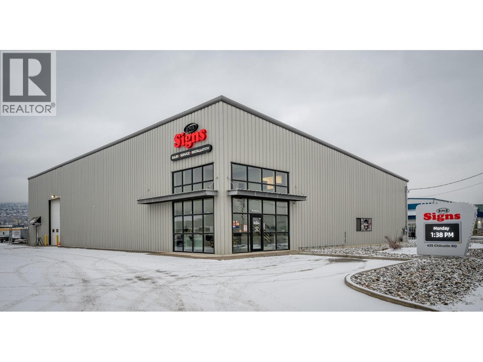 435 Chilcotin Road in