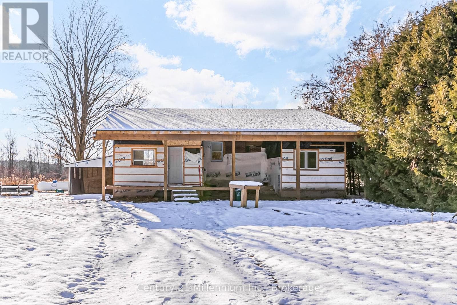 303240 33 SIDE ROAD in