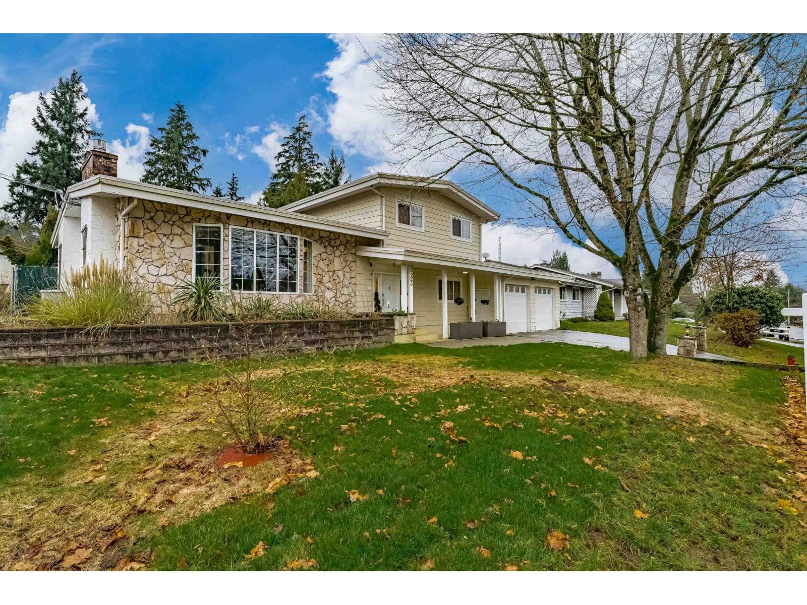 2523 SUNNYSIDE CRESCENT in Clearbrook