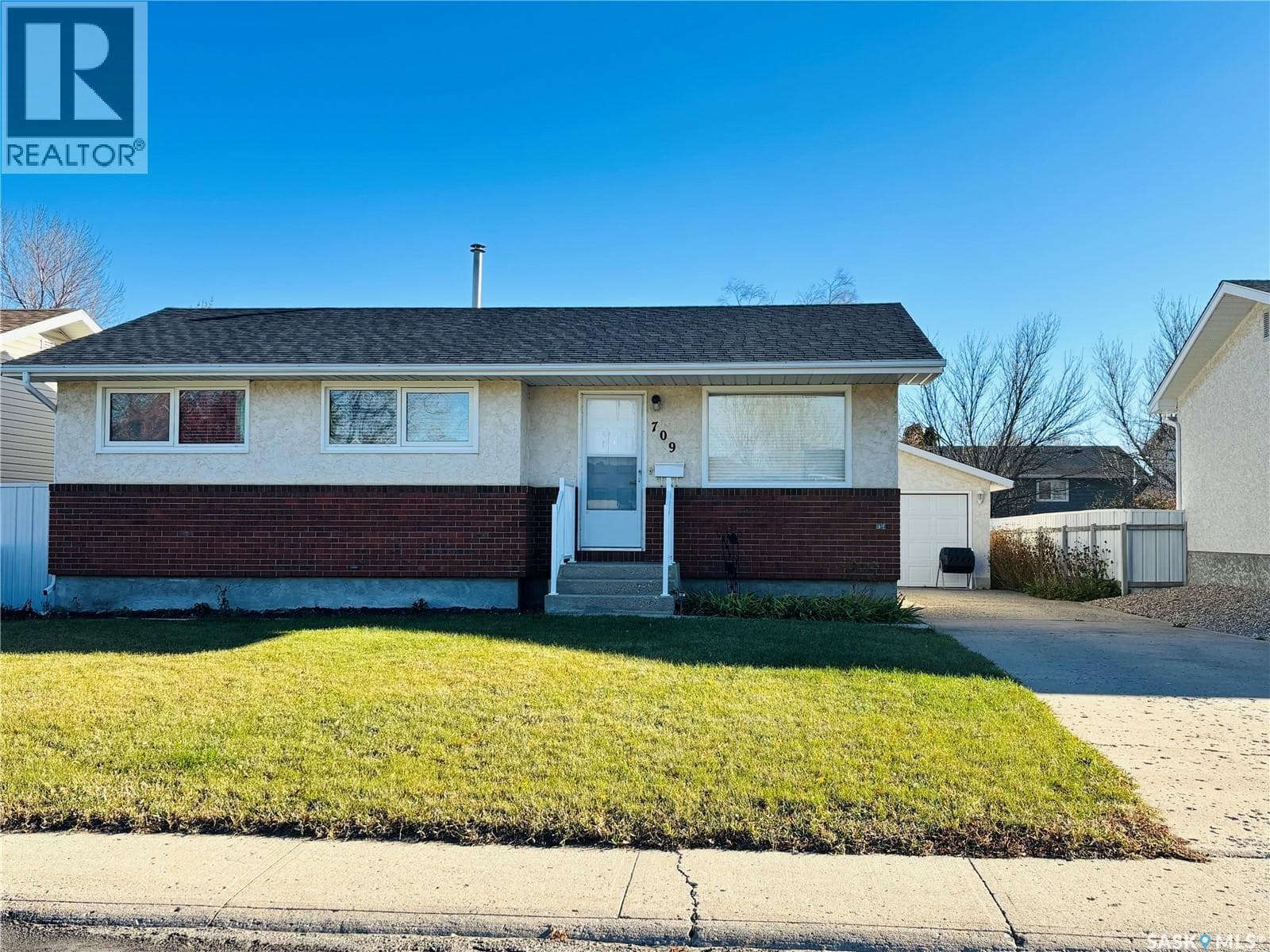 709 Arthur AVENUE in