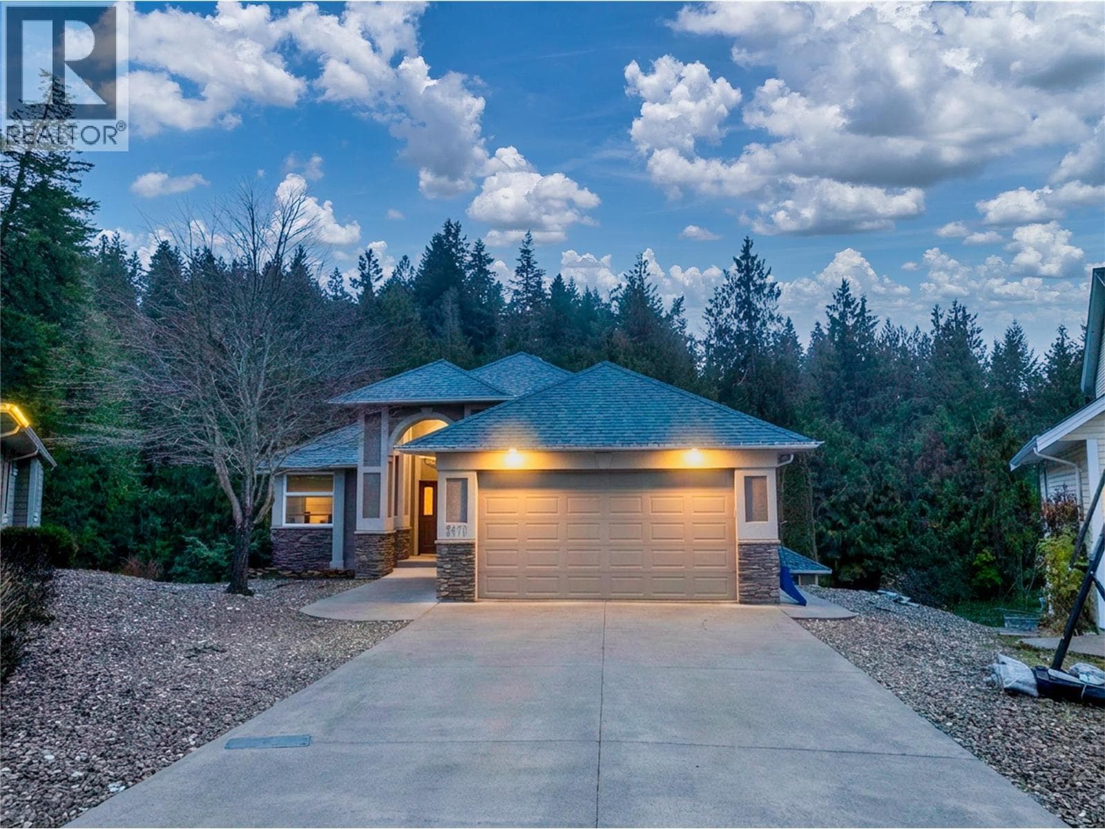 2470 24 AVENUE NORTHEAST in