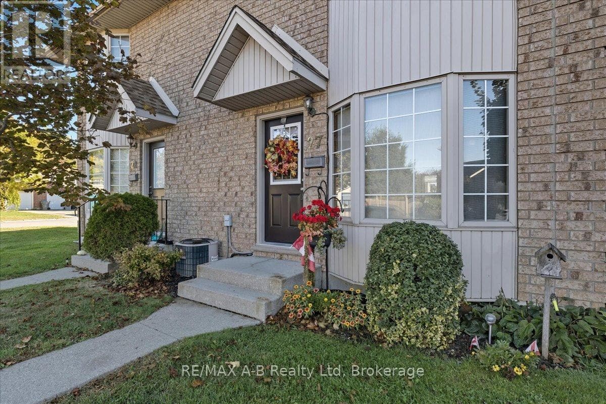 27 - 20 SOUTHVALE ROAD in
