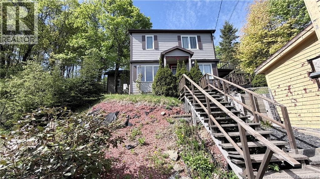 128 Canada Street in