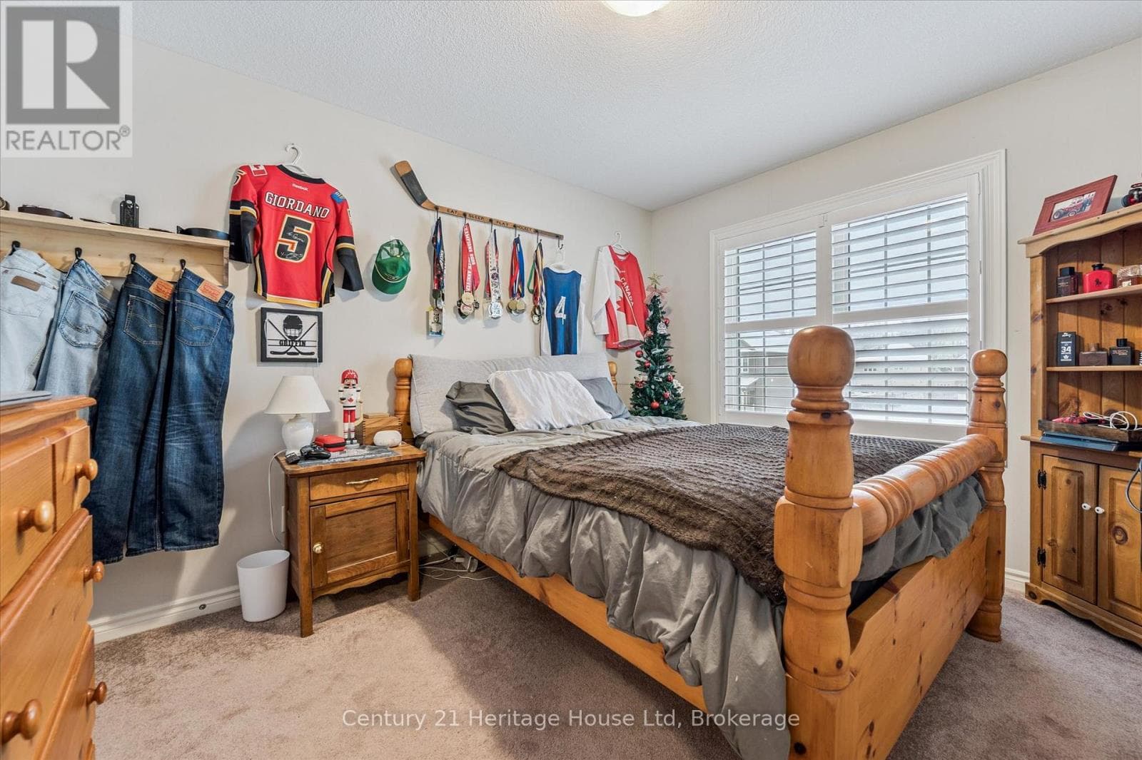 73 COURTNEY STREET in