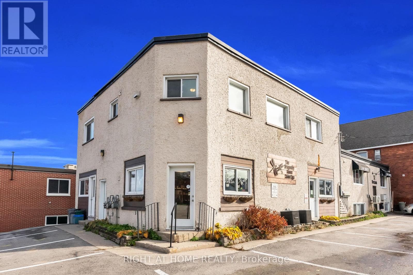 32 MATCHEDASH STREET N in