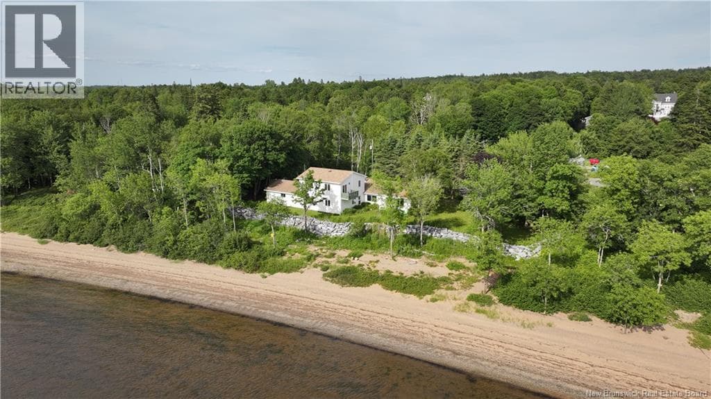 8 TENNIS COURT ROAD in