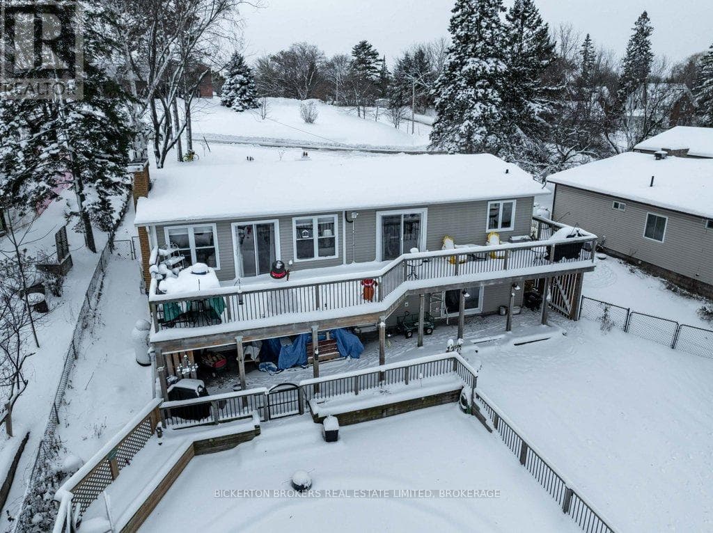 4 LAKEVIEW DRIVE in