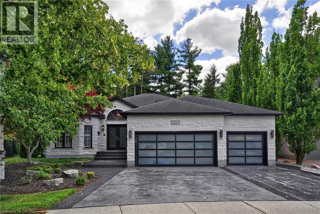 27 WOODMANS COURT in Doon/Pioneer Park