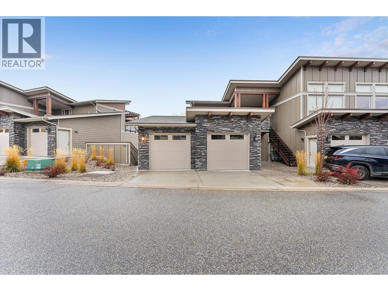 4000 REDSTONE Crescent Unit# 220 in
