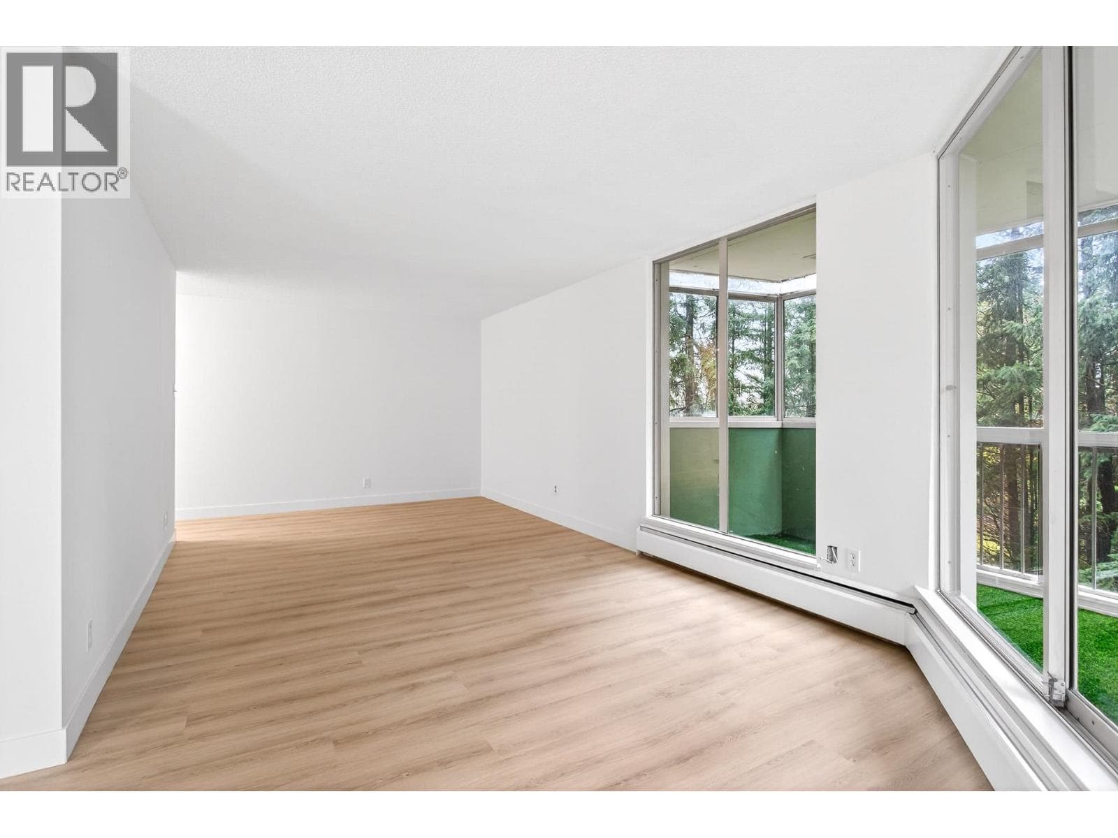 504 2024 FULLERTON AVENUE in Lower Capilano