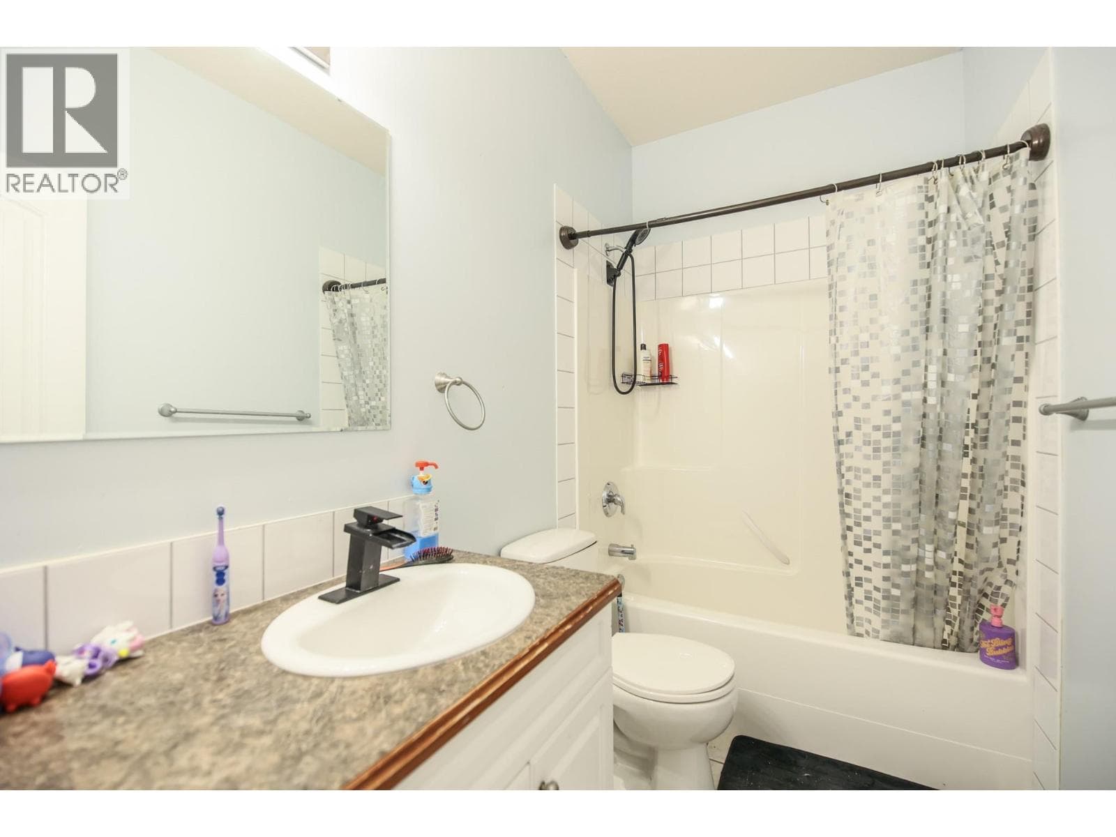 703 9TH Avenue in