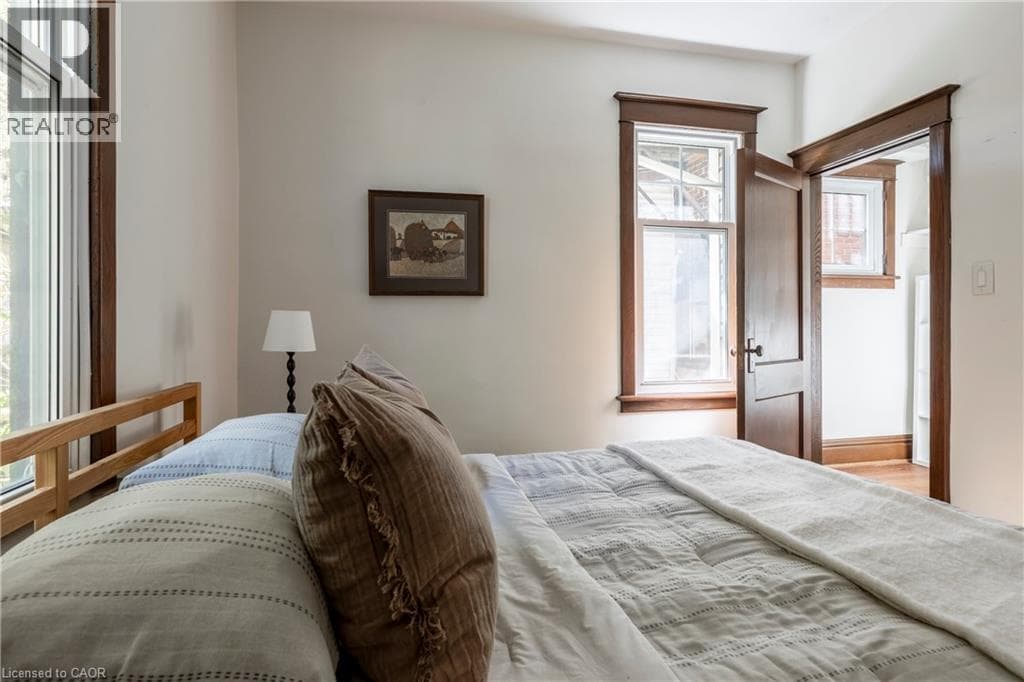 27 CLIFF AVENUE in Eastmount