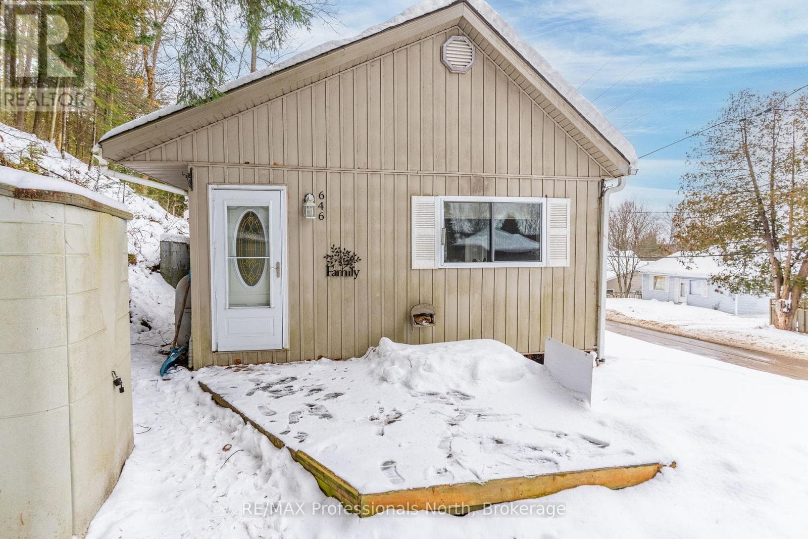 646 MOUNTAIN STREET in