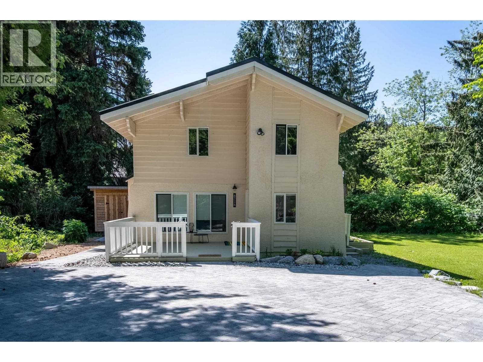 6716 CRABAPPLE DRIVE in