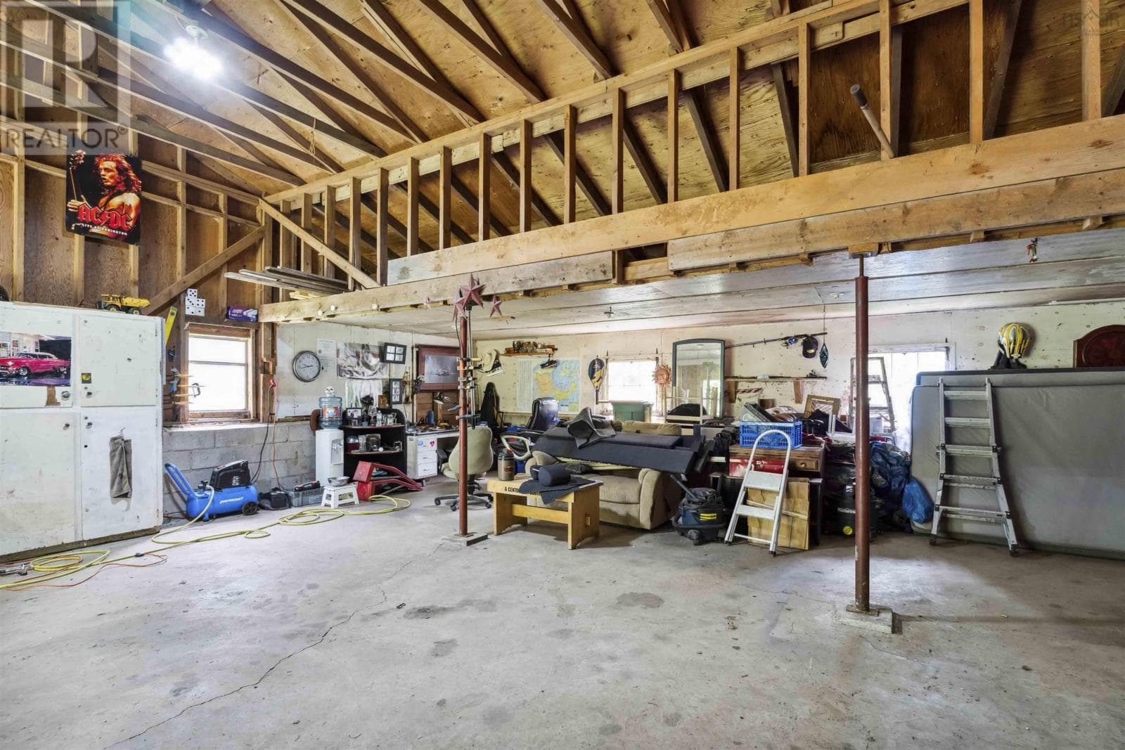 1302 HIGHWAY 201 in