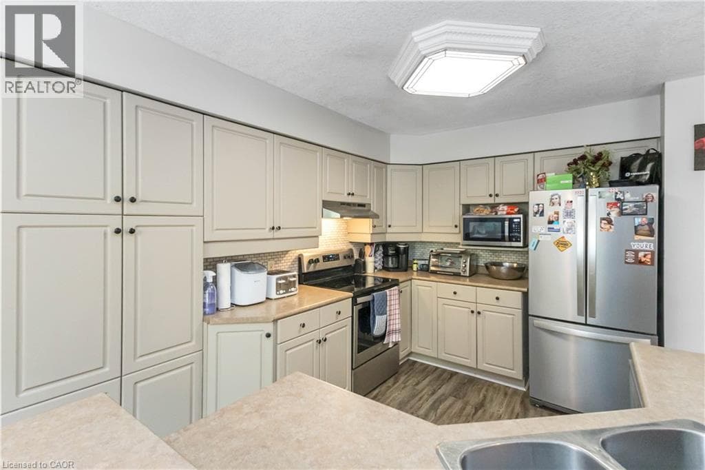 21 AXFORD Parkway in