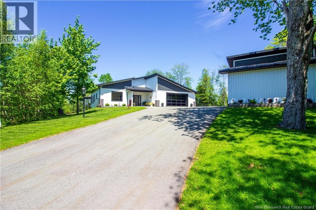 11 Robert Ross Boulevard in