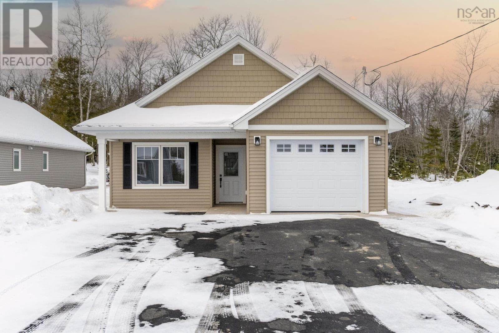 44 Amelia Ave in