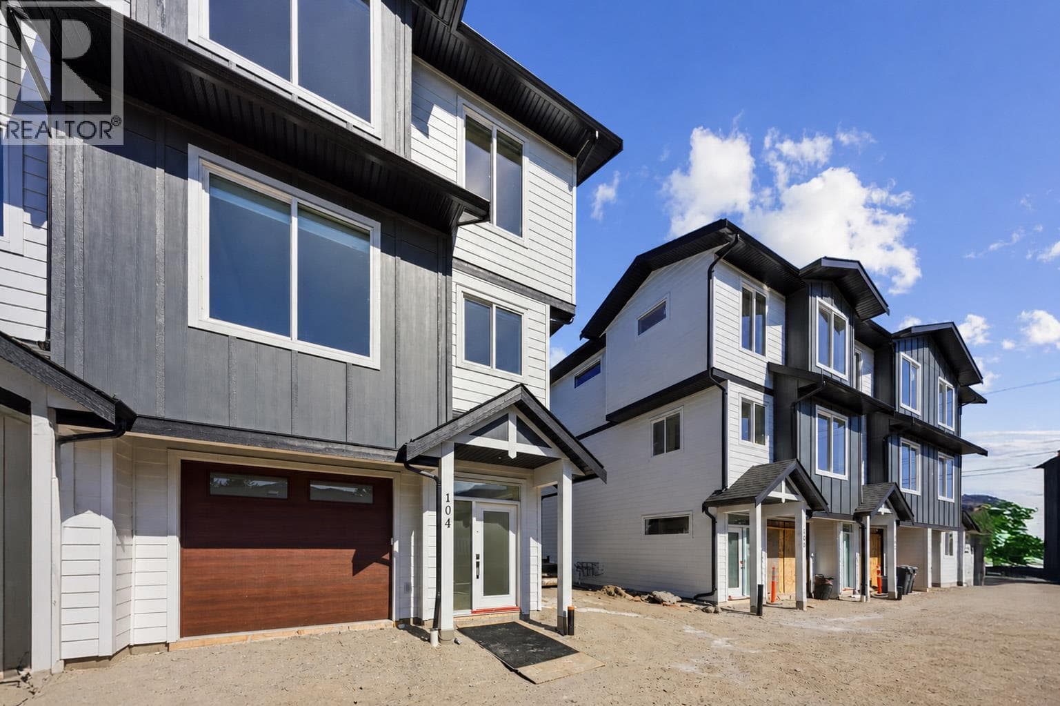 143 Green Avenue Unit# 101 in