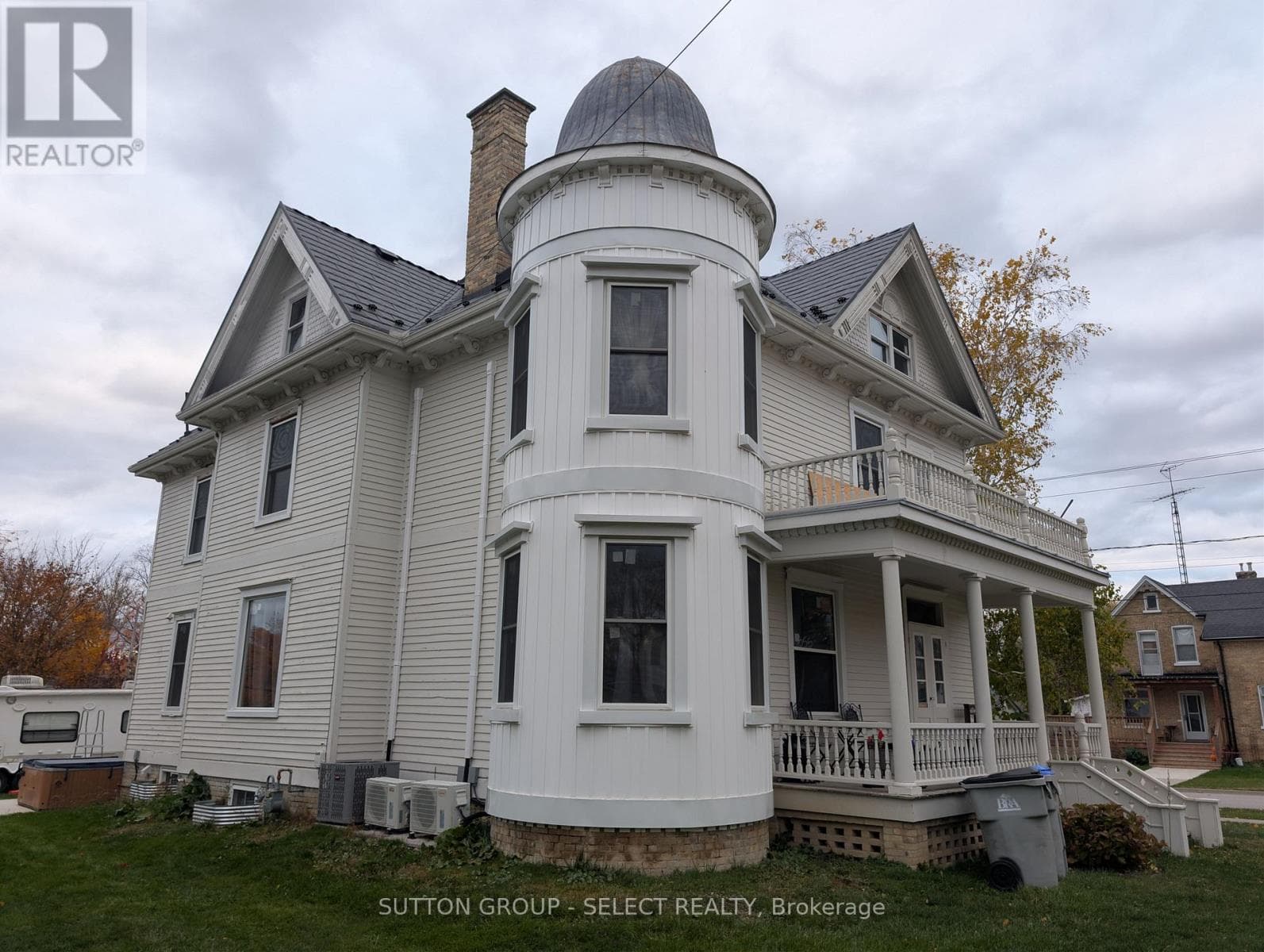 555 ERIE STREET in