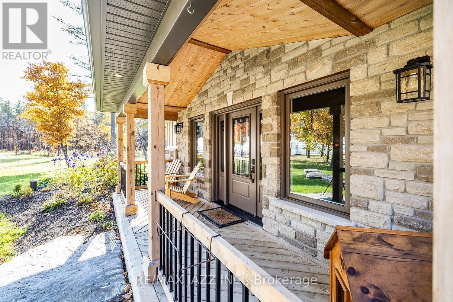 19 LEDGE ROAD in