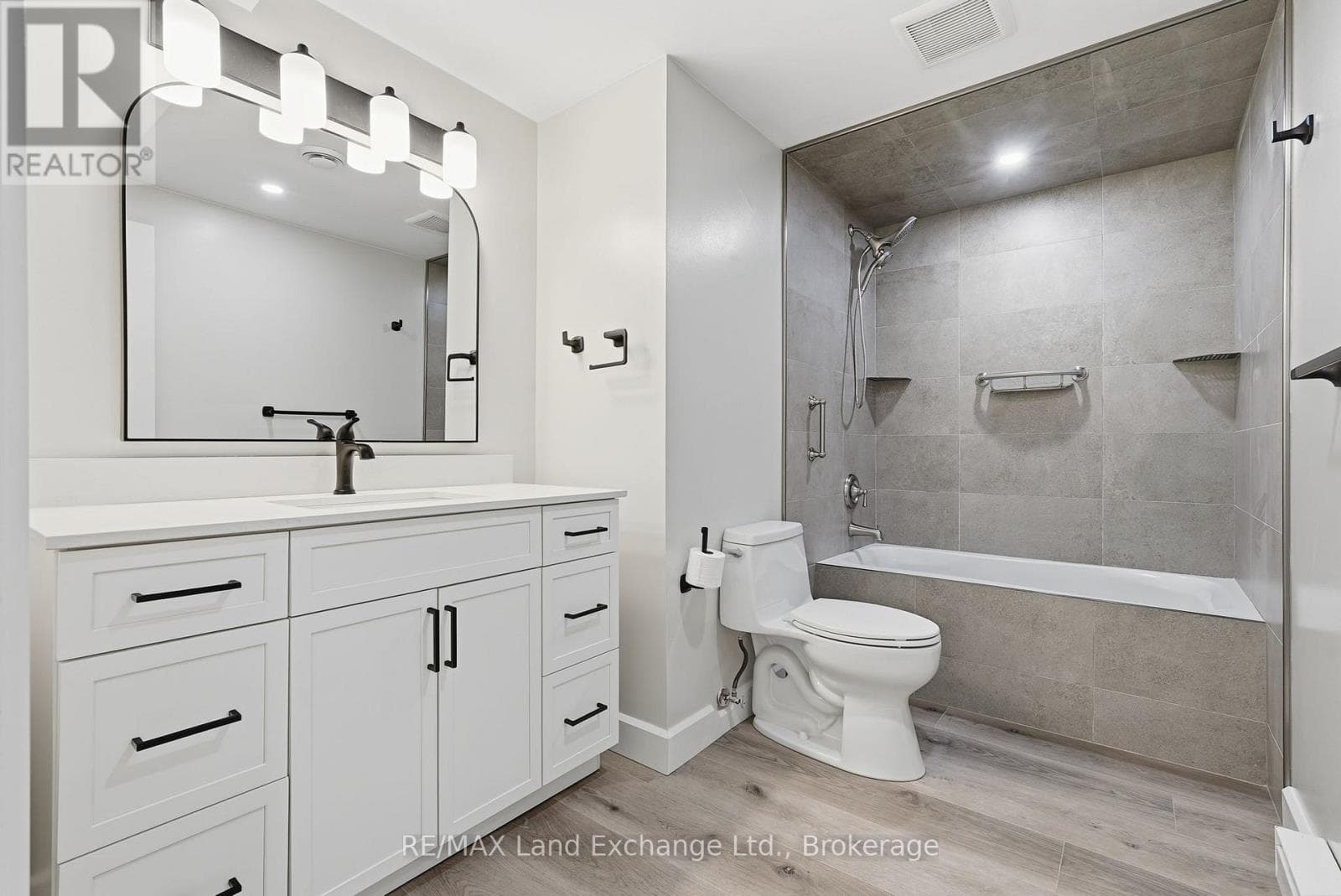 25 DIRSTIEN STREET SOUTH in